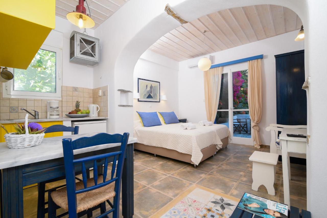 Golden Beach Studios & Suites Тинос Екстериор снимка